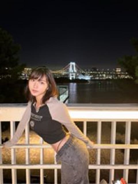 「風邪ひくよ！（笑）」人気グラドルの腹出しコーデにファンが喜びながら心配