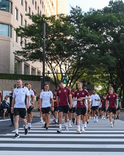 プレミアリーグの名門クラブが来日！東京を散歩する様子も