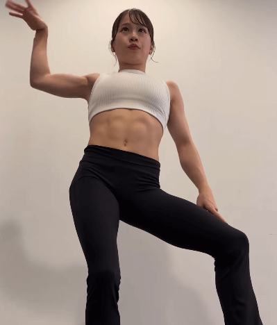 「可愛いし、腹筋すごいし」器械体操選手のカリスマ美女、レアな”ステージパフォーマンス”でバク転ラッシュを披露し大反響！