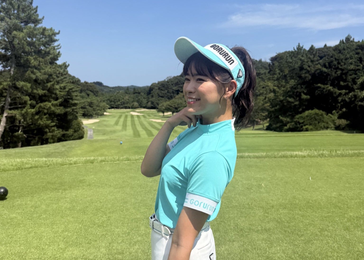 山内鈴蘭、夏の終わりを惜しむ「プールも海も行けてない！」 ゴルフ場ショットを公開