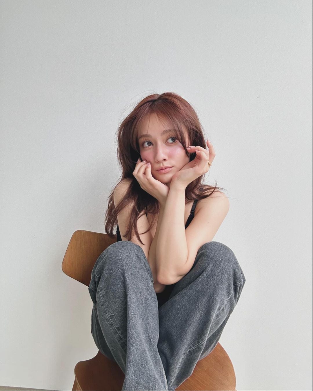 28歳谷まりあ、大人の色気感溢れるオフショットが話題に