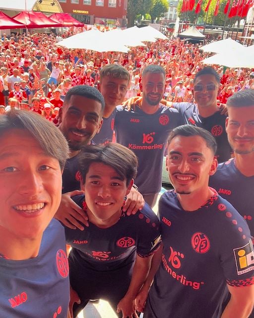 「元気そうで良かった！！」マインツ佐野海舟 ファンとの笑顔での交流が話題に