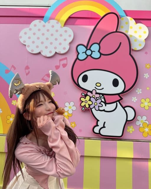 「キャラクターに負けない可愛さ」もえあず、ユニバであのキャラクターと2ショット！