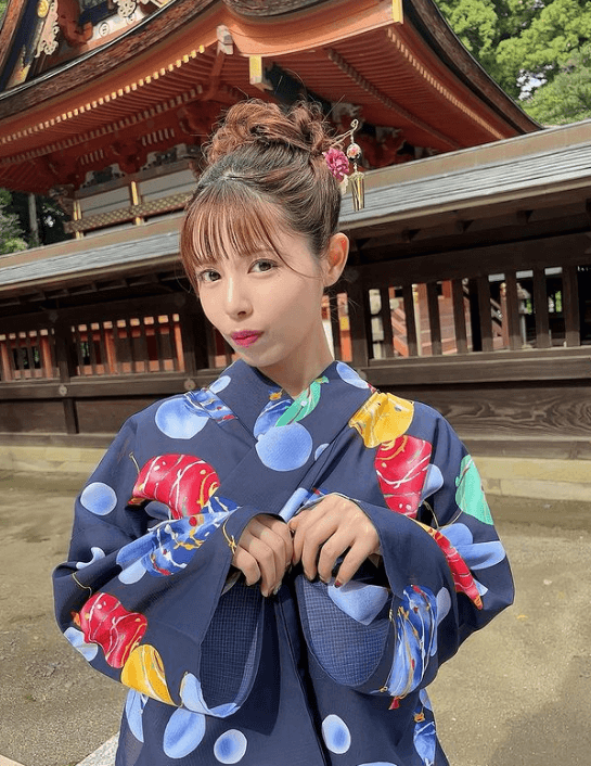 グラドルの加納葉月、男子”激惚れ”の「レースフリル浴衣姿」ショットを披露！