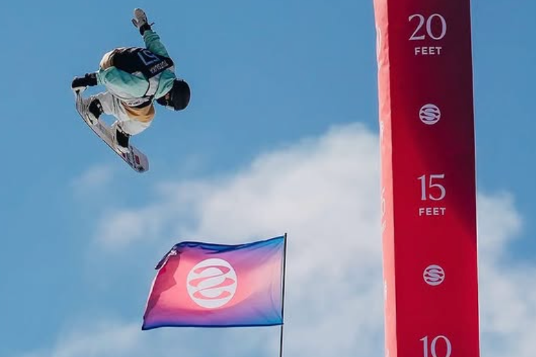 衝撃ジャンプ！戸塚優斗が魅せた圧巻スノーボードの瞬間