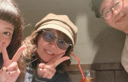 「仲間の応援が一番の力」小川菜摘、公演後の笑顔ショットが話題に