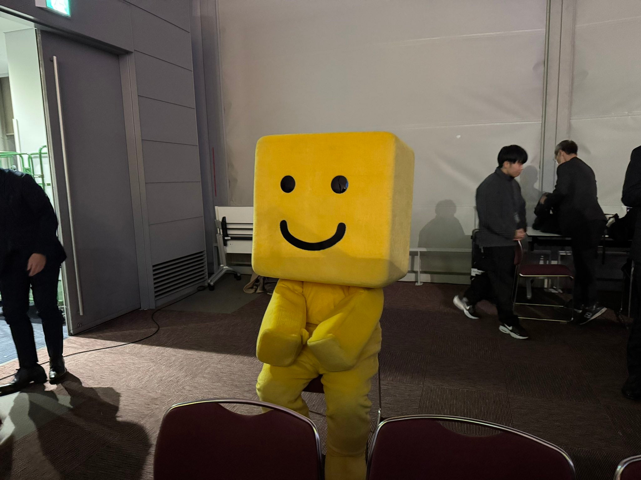 「30分待機させられて疲れてる〇〇」も表情を全く変えない人気キャラは？