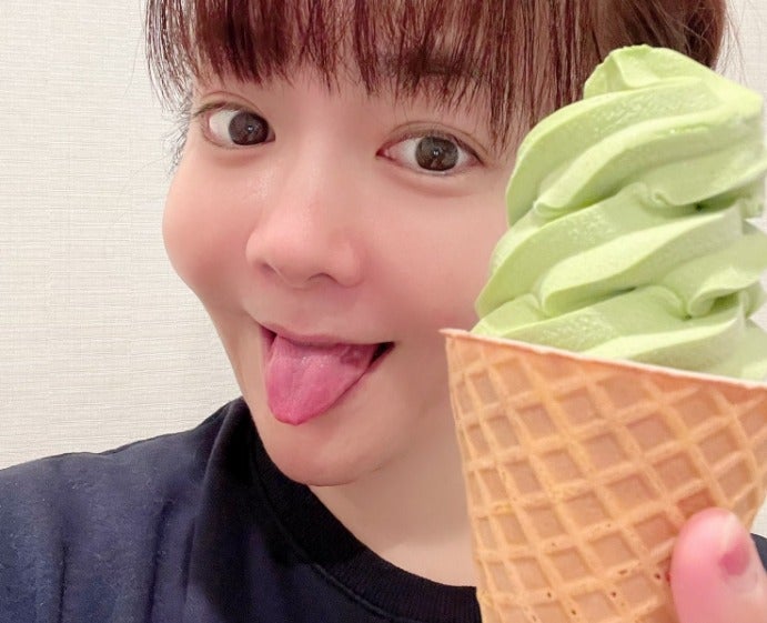 激変！華原朋美が「超小顔自撮りショット」を披露💓美しさに磨きをかけた姿にファンから「いいね」