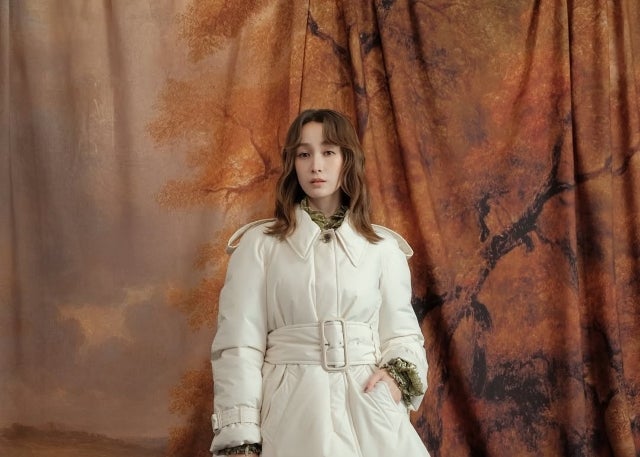 藤井サチ、Burberry新作アウターを纏い「どタイプでした」。銀座で感じた英国エレガンス