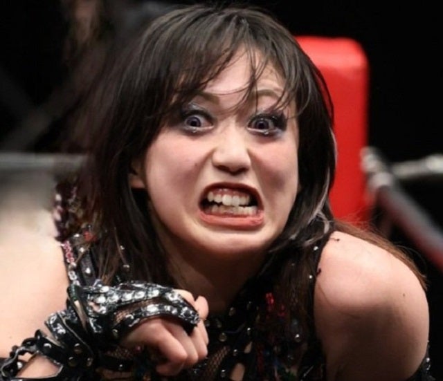 「こいつマジでムカつく」尾崎魔弓があの人気美女プロレスラーの