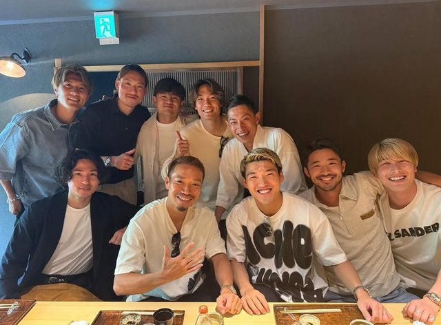 板倉滉、「長友会」で笑顔満開　オフを満喫する仲間たちとの一枚に反響多数