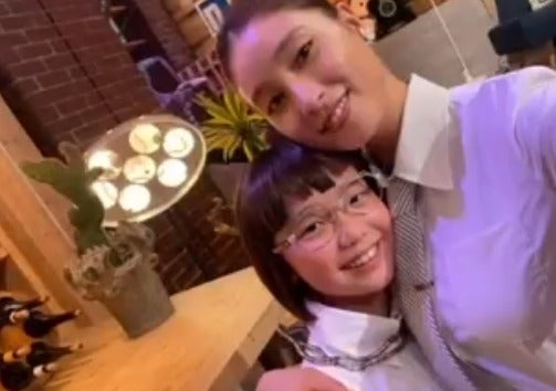 授かり婚発表の土屋太鳳”母性溢れる眼差し”ショットが話題💓美少女子役との2S🌟