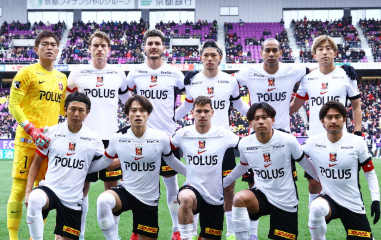 「ナイスセーブ連発！」西川周作、試合前の集合写真を公開