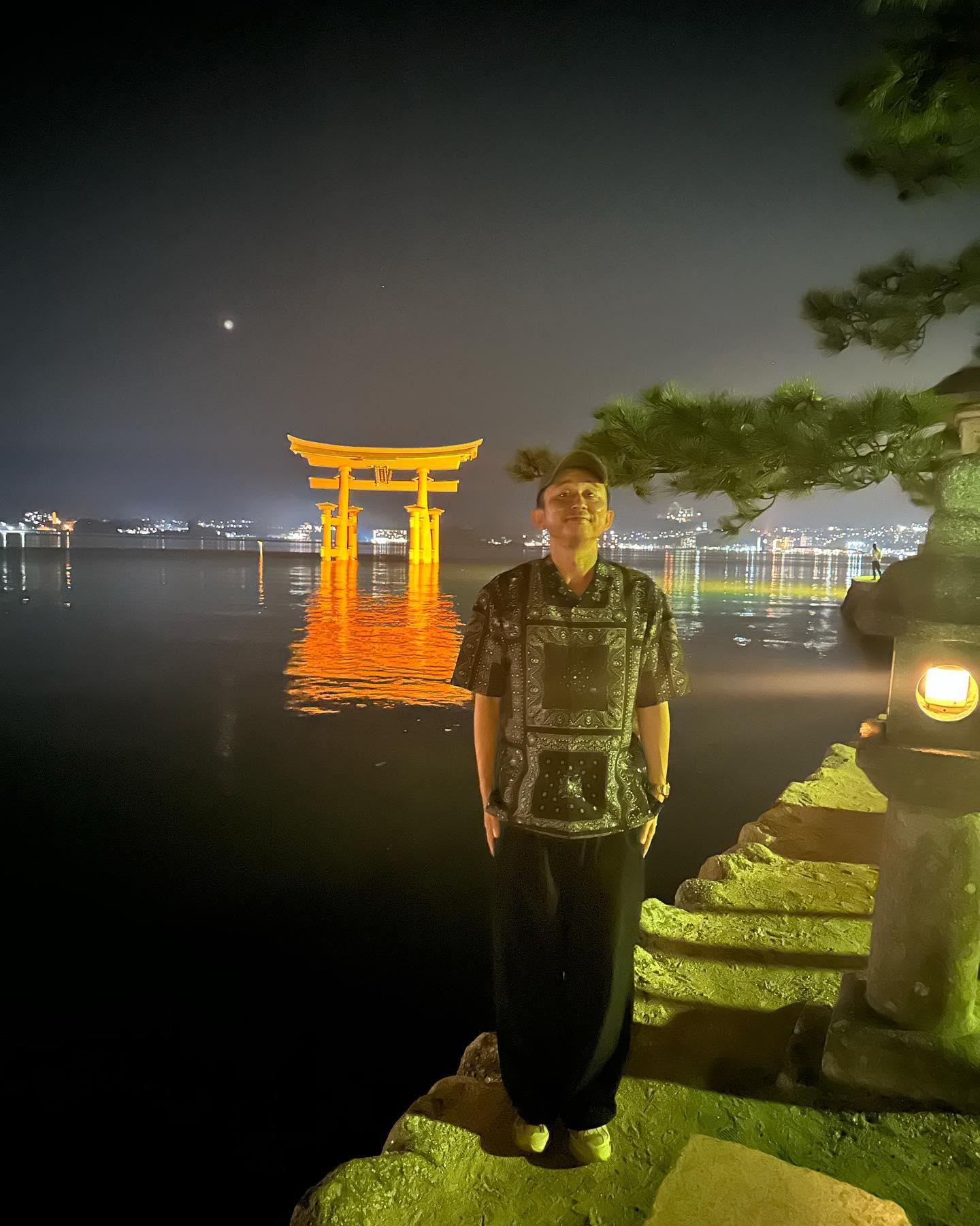 「宮島は夜が最高。」有吉弘行がインスタを更新！