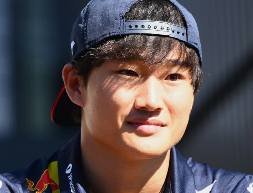 角田裕毅が“陽だまりストロープワッフル”で癒し全開！まぶしすぎるオフショットに絶賛の声