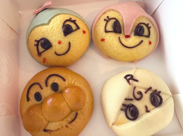 「アンパンマンの顔を食べることができました！！」声優・竹達彩奈がアンパンマン柄のパンを食す