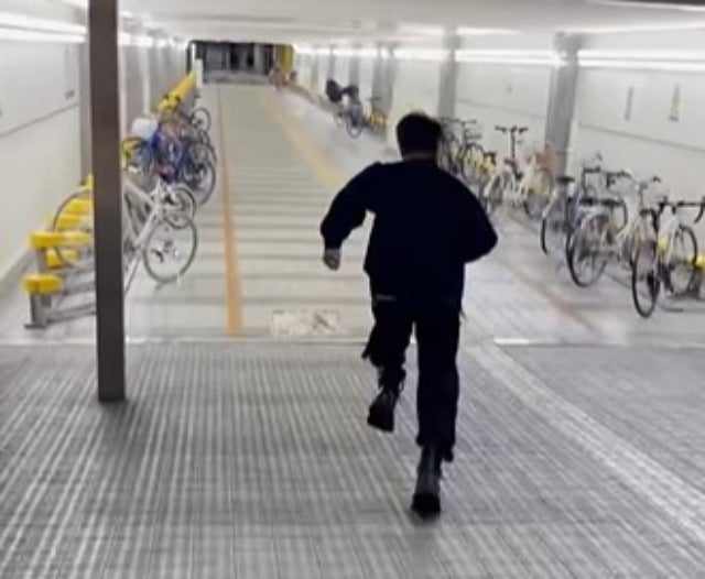 武井壮が地下道でダッシュ！？世界記録なるか？