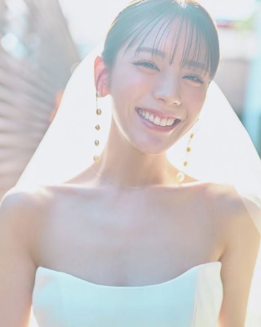 「実は先日、結婚式を挙げました！」貴島明日香、純白ドレスに映える眩しすぎる笑顔で報告！おめでとうの声続々