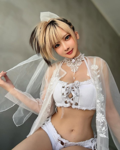 超絶クビレにショーパン美脚！超人気コスプレイヤーの大胆セクシーショットに「綺〜〜〜〜〜麗〜〜〜〜〜」