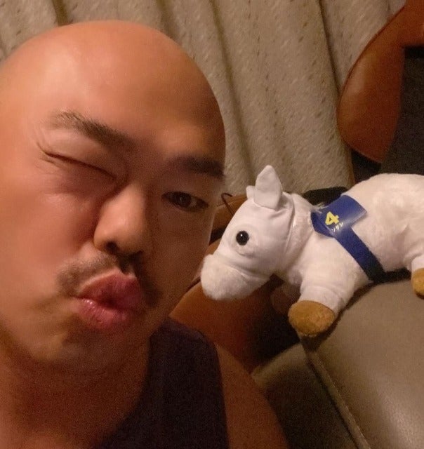 クロちゃんが名馬ソダシといっしょにパシャリ！