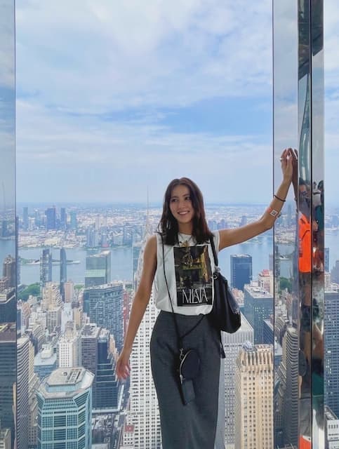 石川恋、NYのオフショットとともに2024年を振り返る