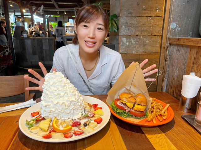 デカ盛りファイターに転身!?RIZIN女子スーパーアトム級王者・伊澤星花、可愛すぎる笑顔の幸せ爆食いショット公開！