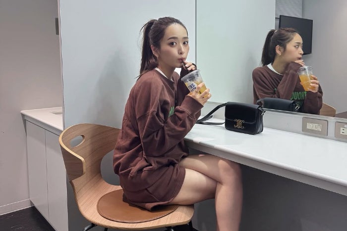 ずっと可愛いのがすごすぎる！！近藤千尋のセットアップ姿にファンは釘付け！