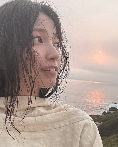 五百城菜央 ポルトガルの夕日を背にオフショットを公開「かわいおき！」