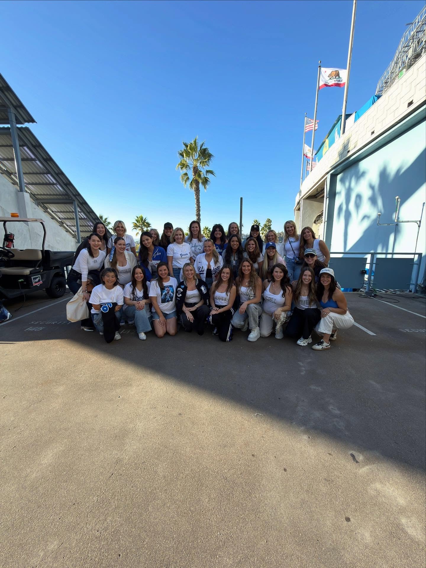 大谷翔平先発登板のWS第4戦に真美子夫人も応援に ドジャース奥様会の集合ショットが話題