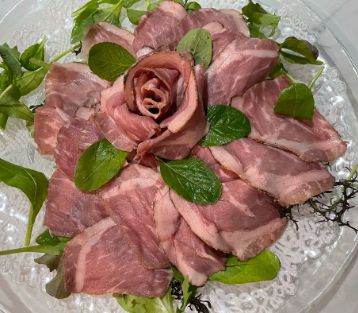 ペナルティヒデ、「幸せのローストビーフ」で満腹の笑顔！！