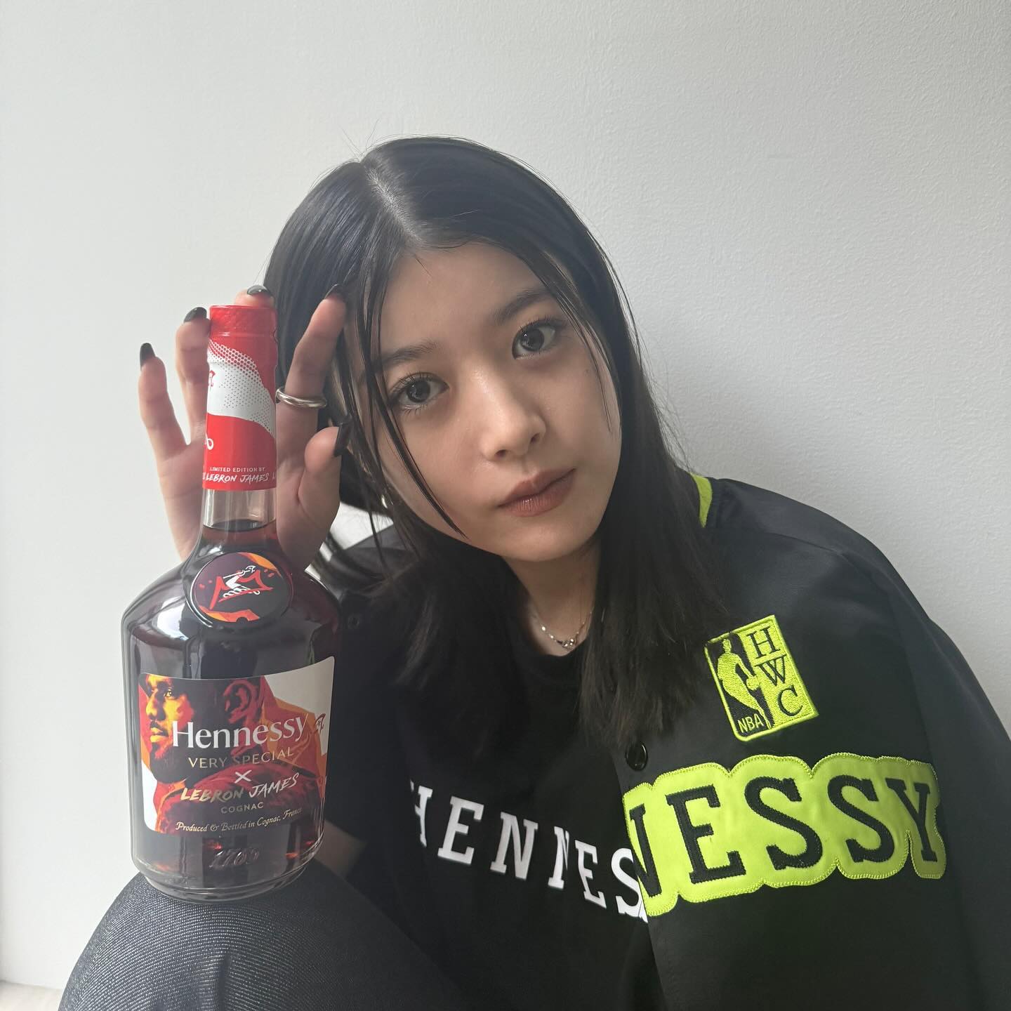 女優・馬場ふみかがクールな最新ショットを投稿