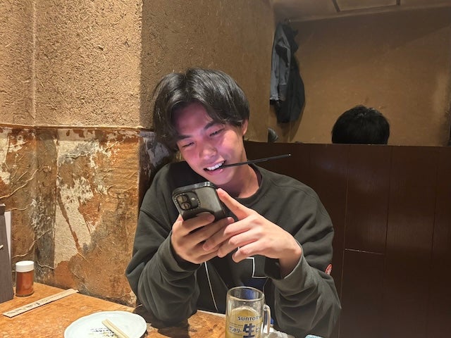 「〇〇ってドヤ顔で指導してきたのに、」いだちゃんねるの裏方 野村がオフショット公開で話題に