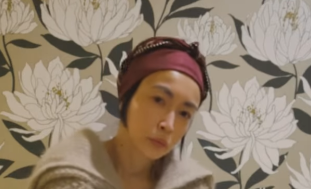 長谷川京子、自宅でのお洒落コーデを披露「家の中でも足元まで」