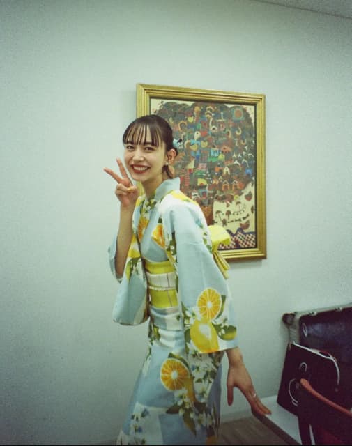 笑顔の井桁弘恵「浴衣でピース」ショット公開に「かわいすぎる！」