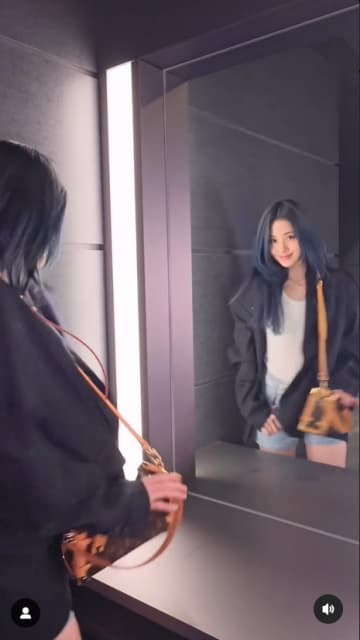 LE SSERAFIM・KAZUHA、ショーパンにジャケット姿公開！