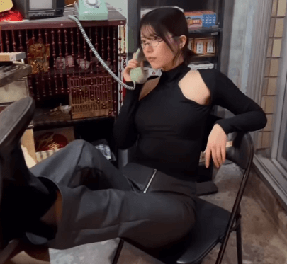 「こう言うのが好きって知ってるよ？」あの美女優、秘書風の艶やかムービーを披露！「髪を伸ばしたら峰不二子だね」