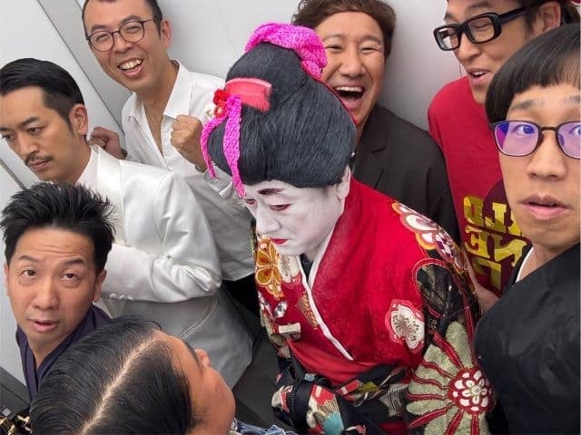 スギちゃんが投稿した笑撃の一枚！一発屋芸人がぎっしり詰まったエレベーターにファン大爆笑