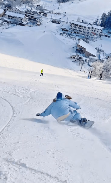 ”ファン大熱狂”カービング美女子・吉村美乃梨、鮮やかな連続カービングターン・ムービーを披露し、大反響が起きる！