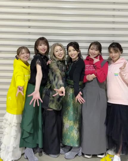 保田圭が『ひなフェス2025』に出演した メロン記念日のみんなとのショット