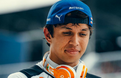 アレックス・アルボン、オレンジヘッドホン披露！Beatsとのコラボにファン熱狂