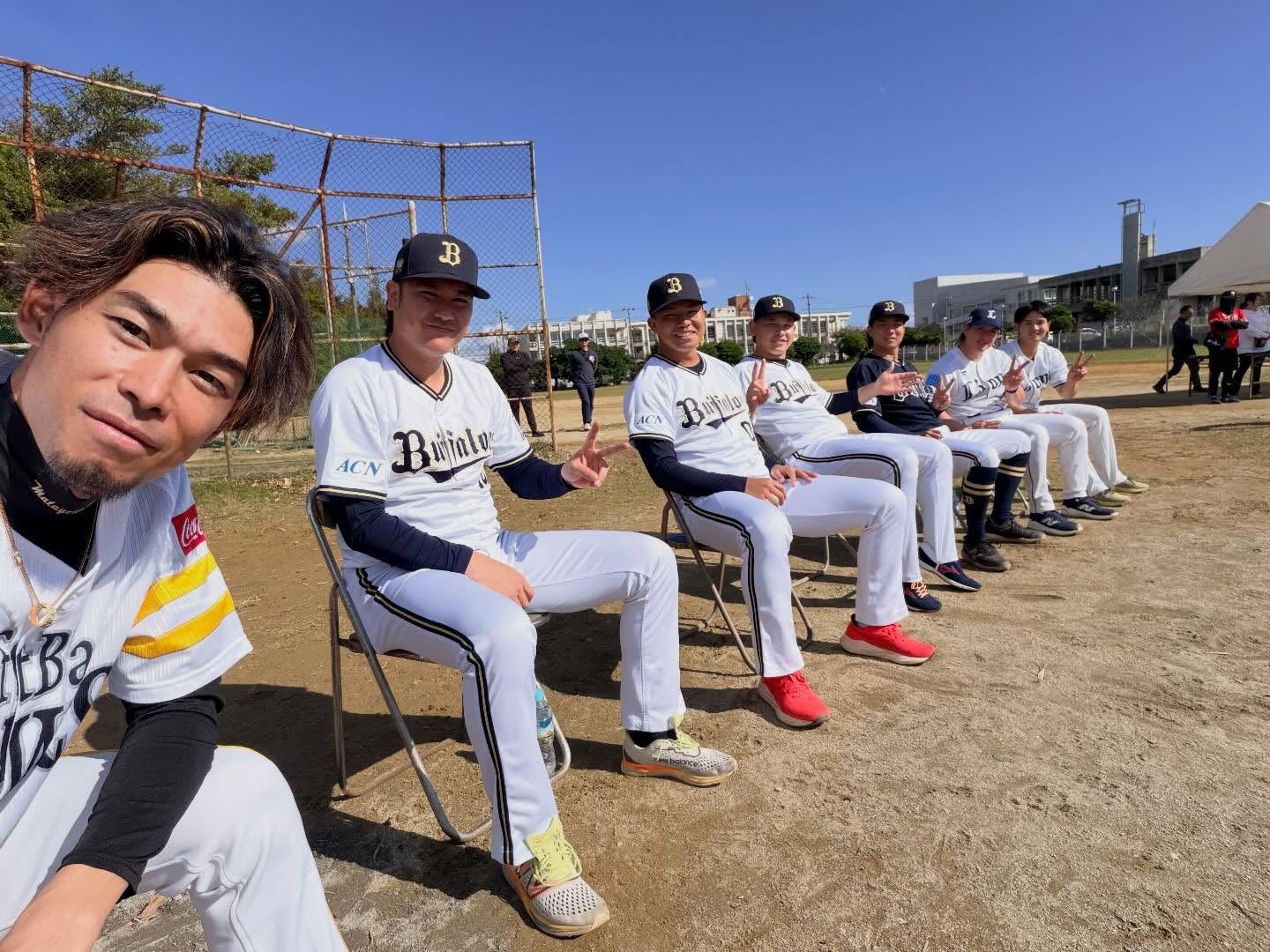 又吉克樹、オリ宮城ら沖縄出身メンバーとの野球教室実施を報告