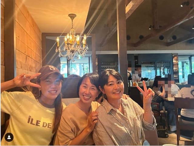 東尾理子がプロ２人とランチ