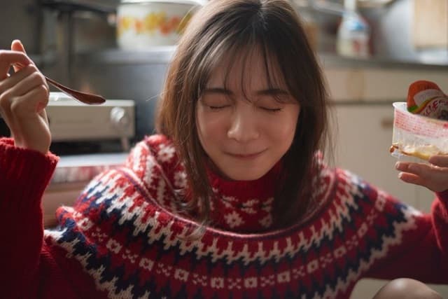 「〇〇うまうまー！」お馴染みスイーツを味わうグラドルの姿が可愛すぎてファンもニッコリ