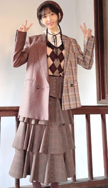 「美しいし、面白いし」「衣装可愛過ぎ」声優・佐倉綾音の衣装にファン大興奮！