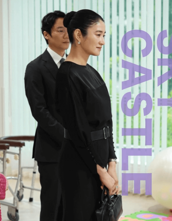 小雪が魅せる上流階級のファッションスタイル