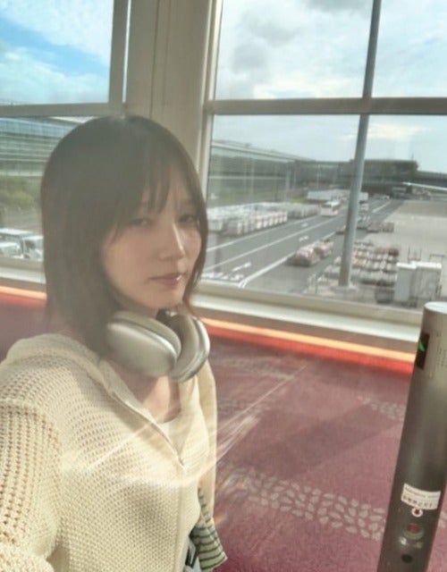 本田翼のヘッドホンを首にかける姿が「麻倉葉みたい」だと話題に！