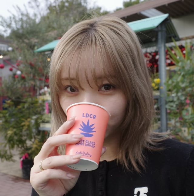 麹ラテでほっこり江野沢愛美が三吉彩花とのプライベートを公開