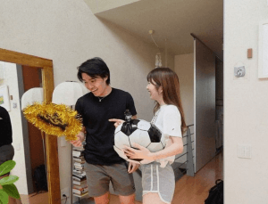 「こんなカップル憧れ」大人気カップルYouTuber、久々の再会に歓喜！