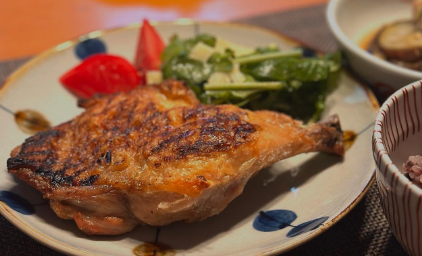 「パリッとジューシー！」香坂みゆきが母の日ディナーを報告、息子たちからの心温まる贈り物に笑顔