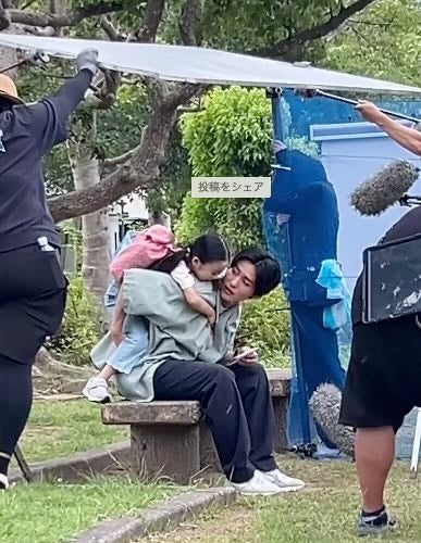 「めめに後ろから抱きつける世界線どこ」羨ましすぎると話題に